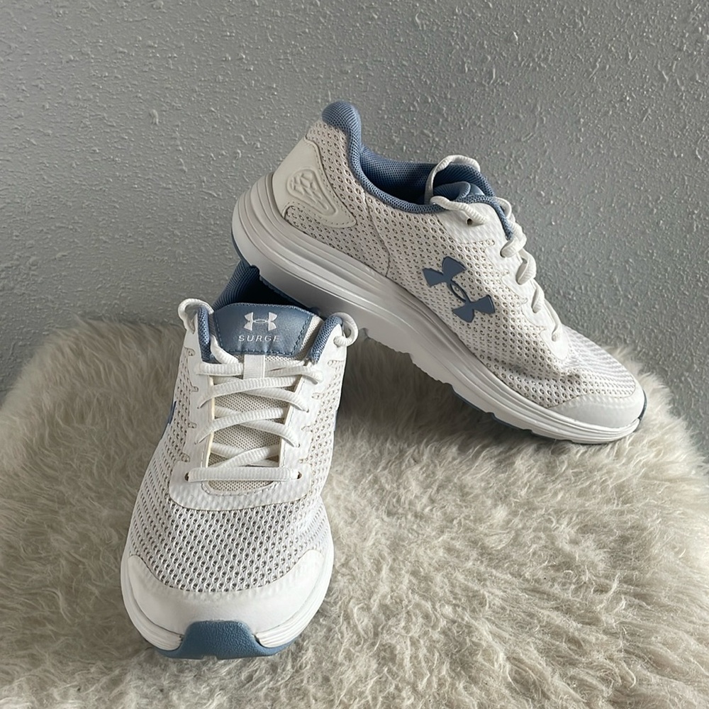 Under Armour - Surge Sneakers